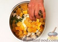 Фото приготовления рецепта: Салат из курицы с ананасом - шаг №6