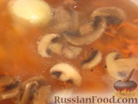 Фото приготовления рецепта: Похлебка гороховая с грибами - шаг №9