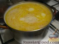 Фото приготовления рецепта: Суп с плавлеными сырками и вермишелью - шаг №6