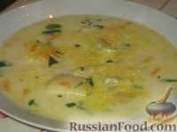Фото приготовления рецепта: Суп с плавлеными сырками и вермишелью - шаг №7
