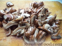 Фото приготовления рецепта: Суп с индейкой и грибами - шаг №8