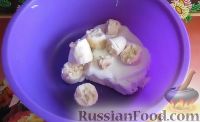 Фото приготовления рецепта: Телятина, запечённая с солёными огурцами, в яичной заливке - шаг №12