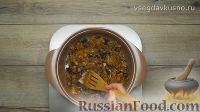 Фото приготовления рецепта: Киш с грибами и сыром - шаг №4