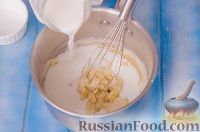 Фото приготовления рецепта: Закуска "Пеньки" из блинов с грибами, под соусом бешамель - шаг №11