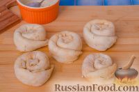 Фото приготовления рецепта: Закуска "Пеньки" из блинов с грибами, под соусом бешамель - шаг №20