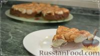 Фото приготовления рецепта: Пирог с красной смородиной и безе - шаг №12