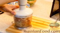 Фото приготовления рецепта: Заливной пирог-перевёртыш с фаршем и грибами - шаг №3