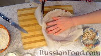 Фото приготовления рецепта: Заливной пирог-перевёртыш с фаршем и грибами - шаг №6