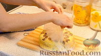 Фото приготовления рецепта: Заливной пирог-перевёртыш с фаршем и грибами - шаг №18
