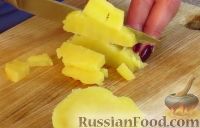 Фото приготовления рецепта: Салат "Зимний" с селедкой и яблоком - шаг №2