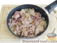 Фото приготовления рецепта: Булгур с куриными сердечками и грибами (на сковороде) - шаг №6