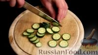 Фото приготовления рецепта: Салат с кускусом, гранатом и огурцом - шаг №11