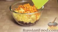 Фото приготовления рецепта: Винегрет с жареным луком, квашеной капустой и зеленым горошком - шаг №4