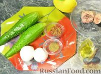 Фото приготовления рецепта: Салат с тунцом, яйцами и огурцами - шаг №1