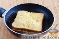 Фото приготовления рецепта: Жареный сэндвич с ветчиной и сыром - шаг №14