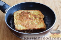 Фото приготовления рецепта: Жареный сэндвич с ветчиной и сыром - шаг №15