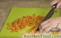 Фото приготовления рецепта: Винегрет с жареным луком, квашеной капустой и зеленым горошком - шаг №3
