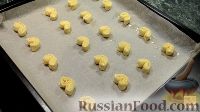 Фото приготовления рецепта: Домашнее печенье "Ушки" из слоеного теста - шаг №7