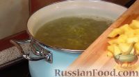 Фото приготовления рецепта: Суп гороховый с копчеными ребрышками - шаг №5