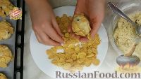 Фото приготовления рецепта: Печенье «Чудесное» с кукурузными хлопьями и шоколадом - шаг №7