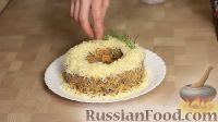 Фото приготовления рецепта: Салат "Довольный муж" (с печенью, грибами и сыром) - шаг №17