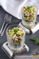 Фото к рецепту: Салат с копченой курицей, огурцом и фасолью