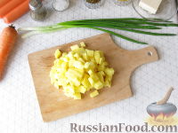 Фото приготовления рецепта: Суп с сосисками, вермишелью и плавленым сыром - шаг №2