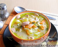 Фото приготовления рецепта: Суп с сосисками, вермишелью и плавленым сыром - шаг №11