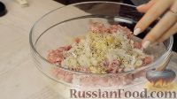 Фото приготовления рецепта: Тефтели "Ёжики" в томатно-сметанном соусе - шаг №5
