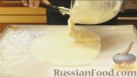Фото приготовления рецепта: Пирог-гармошка из теста фило с лимонным сиропом и яичной заливкой - шаг №9