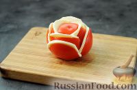 Фото приготовления рецепта: Закуска "Букет роз" из помидоров - шаг №4