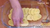 Фото приготовления рецепта: Картофельная запеканка "Сытный ужин" с фаршем и грибами - шаг №10