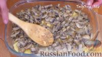 Фото приготовления рецепта: Картофельная запеканка "Сытный ужин" с фаршем и грибами - шаг №14