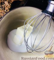 Фото приготовления рецепта: Имбирные кексы с двойной лимонной пропиткой - шаг №4