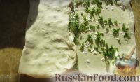 Фото приготовления рецепта: Китайские слоеные лепешки с зеленым луком - шаг №8