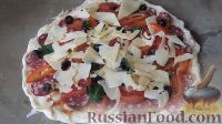 Фото приготовления рецепта: Пицца на дрожжевом тесте - шаг №8