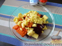Фото приготовления рецепта: Салат "Восьмёрка" из сельди и овощей - шаг №6