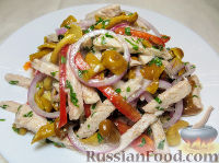 Фото к рецепту: Салат по-деревенски, с мясом и грибами