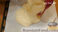 Фото приготовления рецепта: Бисквитные пирожные с масляным кремом - шаг №6