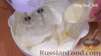 Фото приготовления рецепта: Бисквитные пирожные с масляным кремом - шаг №11