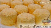 Фото приготовления рецепта: Бисквитные пирожные с масляным кремом - шаг №22
