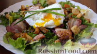Фото к рецепту: Салат "Лионский" с яйцом пашот