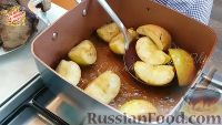 Фото приготовления рецепта: Гусь с яблоками (без духовки) - шаг №6