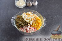 Фото приготовления рецепта: Крабовый салат с морской капустой - шаг №4