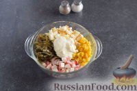 Фото приготовления рецепта: Крабовый салат с морской капустой - шаг №5