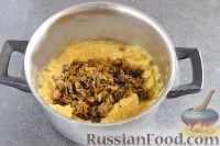 Фото приготовления рецепта: Суп с мясными фрикадельками и цветной капустой - шаг №10
