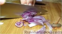 Фото приготовления рецепта: Салат "Охотничий" с копченой колбасой - шаг №5