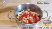 Фото приготовления рецепта: Картошка с грибами в духовке - шаг №3