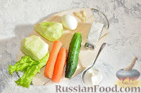 Фото приготовления рецепта: Салат из редьки, с морковью и огурцом - шаг №1