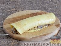 Фото приготовления рецепта: Мясной рулет с омлетом и грибами - шаг №13